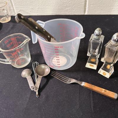 Vintage kitchenware items