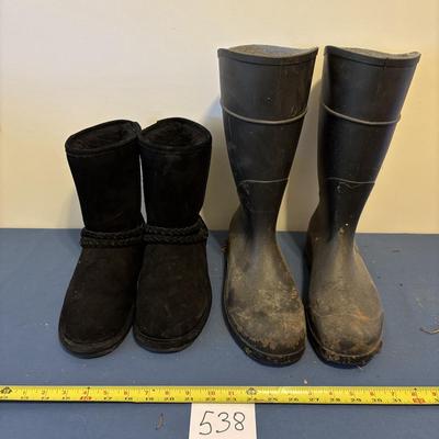 Boots Sz9 Rubbers Sz 10