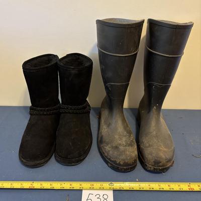 Boots Sz9 Rubbers Sz 10