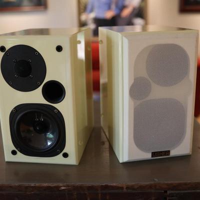 Usher S-520 Audio Bookshelf Speakers