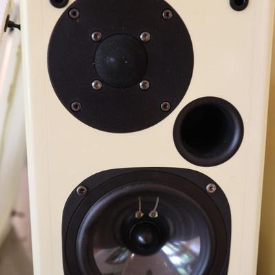Usher S-520 Audio Bookshelf Speakers