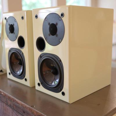 Usher S-520 Audio Bookshelf Speakers
