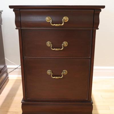 Mahogany Locking Three Drawer Filling Cabinet
