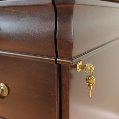 Mahogany Locking Three Drawer Filling Cabinet