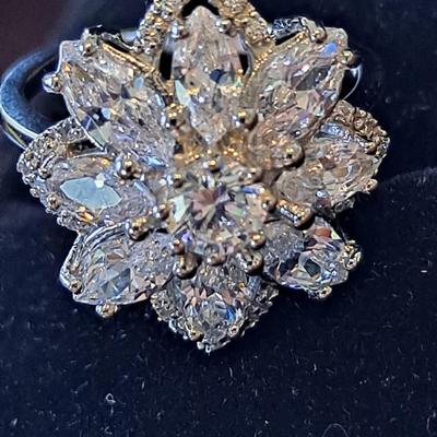 Stunning Lab Grown White Sapphire Diamond Cut 925 Sterling Silver Hand Crafted Floral Ring Size 6.5