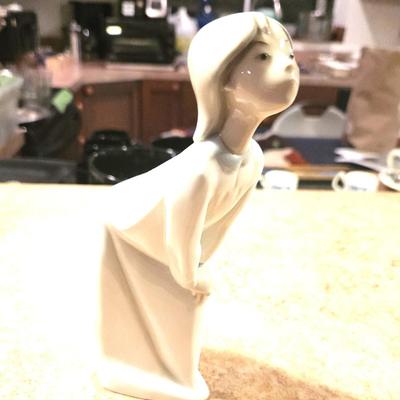 Retired 1994 Lladro " Girl Kissing " # 4873