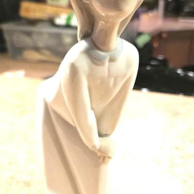 Retired 1994 Lladro " Girl Kissing " # 4873