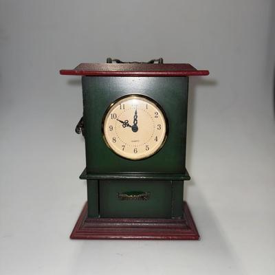 Green Wooden Quartz Clock, Exclusive Designs