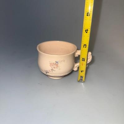 Scalloped plate with tea cups (4)