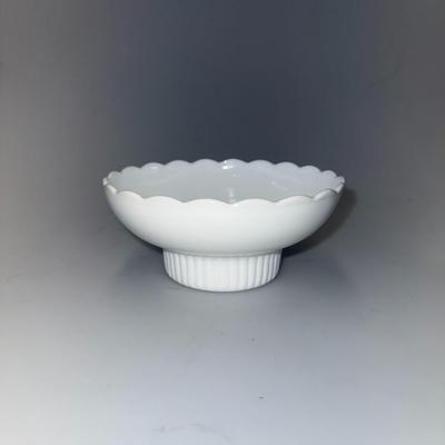 E.O. BRODY Vintage Milk Glass footed Serving Bowl Dish White multi purpose scalloped edge candy dish 