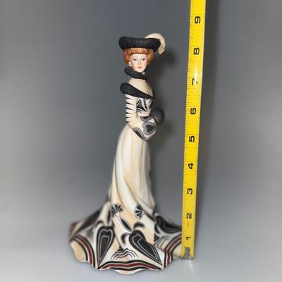 Vintage Lenox TEA AT THE RITZ (American Fashion Collection) Figure 1984