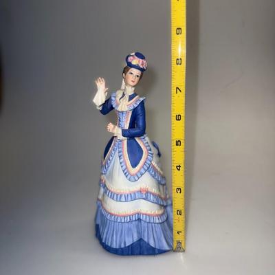Vintage Lenox "Grand Tour" Lady Sculpture Fine Porcelain 8.5 In Tall Japan.