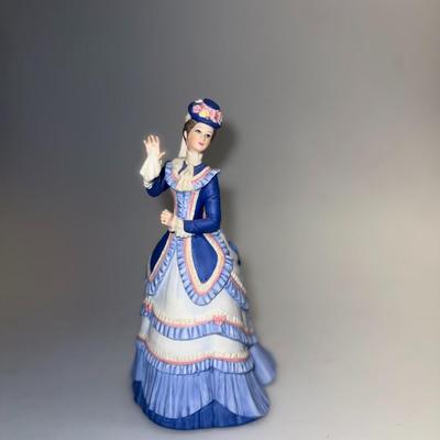 Vintage Lenox "Grand Tour" Lady Sculpture Fine Porcelain 8.5 In Tall Japan.