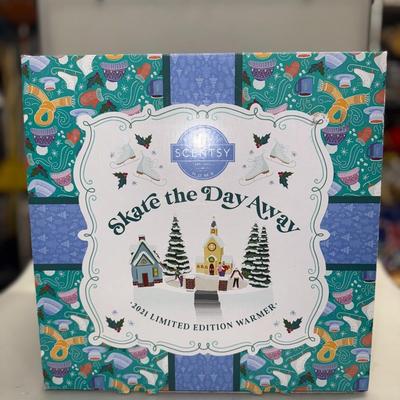 Scentsy Warmer - Skate The Day Away - New Christmas