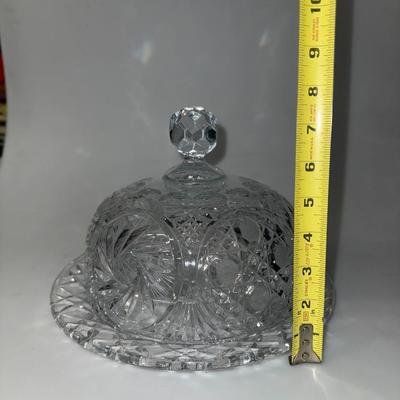 VINTAGE CRYSTAL GLASS ROUND BUTTER DISH DOME
