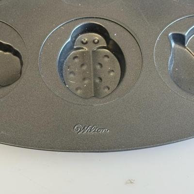 Wilton Non-Stick Bakeware (Spring edition)