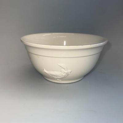 Vintage McCoy 2108 USA Mixing Bowl With Embossed Goose 8 1/4" Diameter Mint
