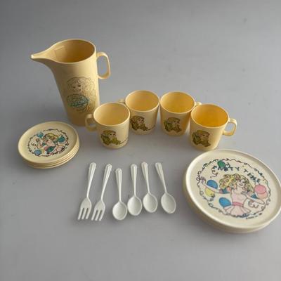 VTG Barbie Dish Set