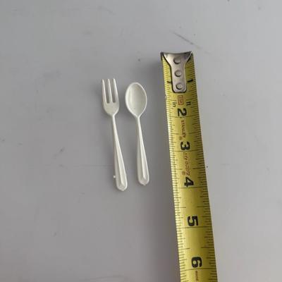 VTG Barbie Dish Set