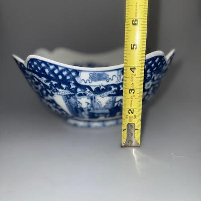 Canton Blue/White Scalloped Edge Bowl