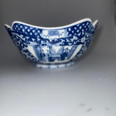 Canton Blue/White Scalloped Edge Bowl