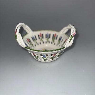 RCCL 903P White CERAMIC lattice Basket Hand Painted Red Blue Floral Portugal EUC