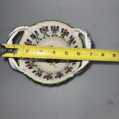 RCCL 903P White CERAMIC lattice Basket Hand Painted Red Blue Floral Portugal EUC
