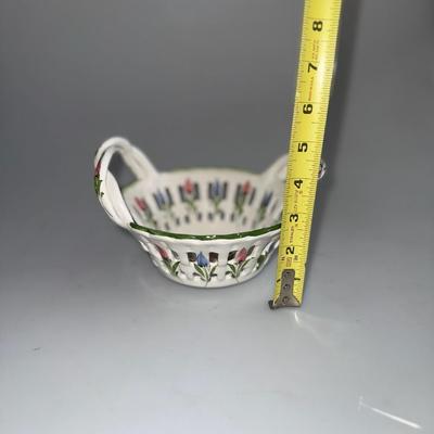 RCCL 903P White CERAMIC lattice Basket Hand Painted Red Blue Floral Portugal EUC