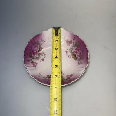 Lefton Ceramic Scallopped bowl set of 3