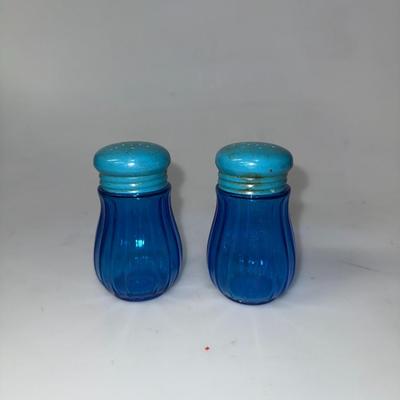 1950s Vintage Blue Depression Glass Salt and pepper shaker 