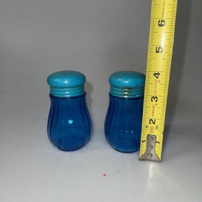 1950s Vintage Blue Depression Glass Salt and pepper shaker 