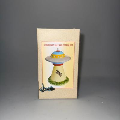 Flying Cow Salt and pepper shaker
