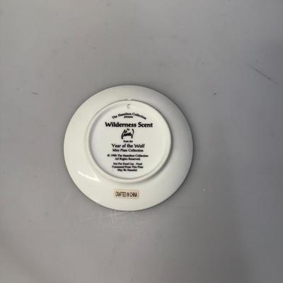 Lot of Mini Plate Collection "Year of the Wolf"