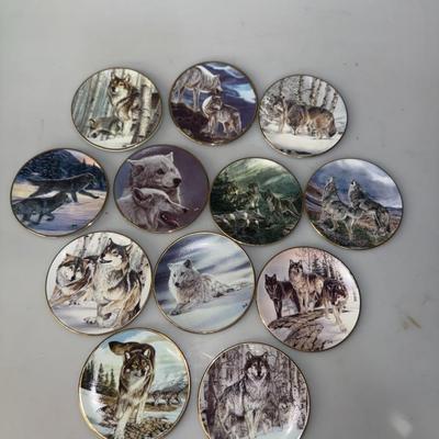 Lot of Mini Plate Collection "Year of the Wolf"