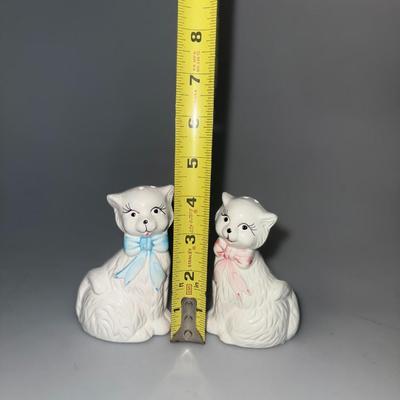 Vintage Ceramic Cat Salt and Pepper Shakers