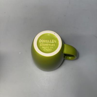 Set of 2 Corelle Retro Stoneware Mugs Avacodo Green