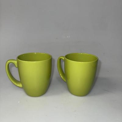 Set of 2 Corelle Retro Stoneware Mugs Avacodo Green