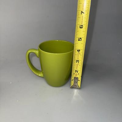 Set of 2 Corelle Retro Stoneware Mugs Avacodo Green