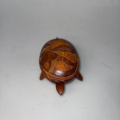 Vintage Wood Hand Carved Turtle Trinket Box