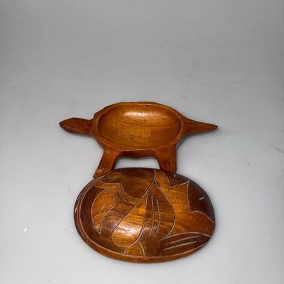 Vintage Wood Hand Carved Turtle Trinket Box