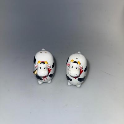 Switzerland Cow salt and pepper shakers