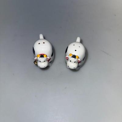 Switzerland Cow salt and pepper shakers