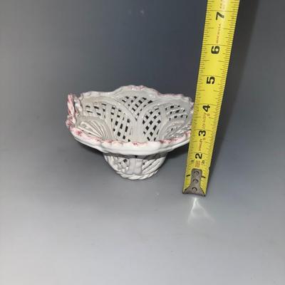 Vintage Berardos Portugal Woven Lattice Hand Painted Bowl w/Handles Pink Clovers