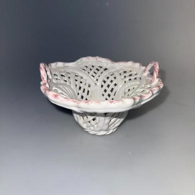Vintage Berardos Portugal Woven Lattice Hand Painted Bowl w/Handles Pink Clovers