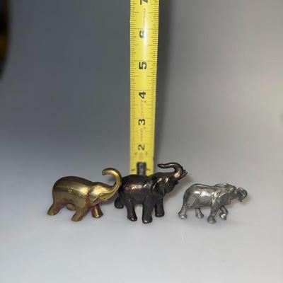 3 set of elephant décor