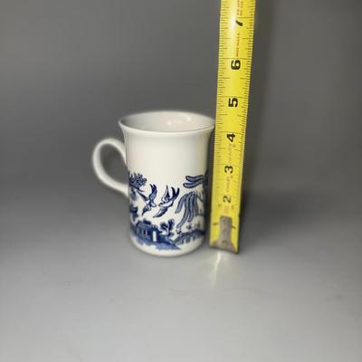 Churchill England Blue Willow Mugs  4 3/8”, Made in England, Blue and White Coffee Mug Tea, Chinoiserie, Vintage, Ear Handle, Tall Mug
