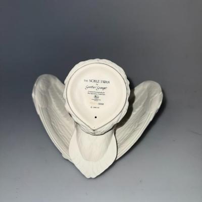 Vintage Noble Swan By Gunther Granget Hamilton Collection 1985