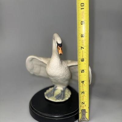 Vintage Noble Swan By Gunther Granget Hamilton Collection 1985