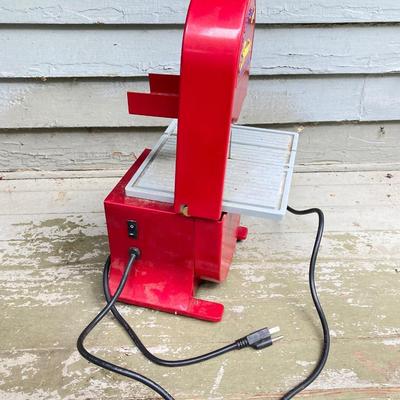 LOT 72: Speedster Diamond Glass Table Saw with Assorted Crafting / Decorative Wood Pieces