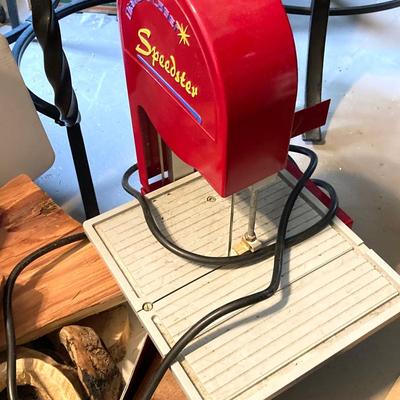LOT 72: Speedster Diamond Glass Table Saw with Assorted Crafting / Decorative Wood Pieces